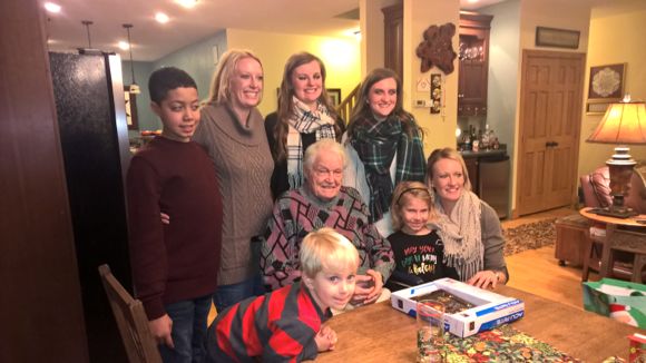 2016 Dec24_KameronJadaMadiMarenHaydenGrandpaSummerAlisa